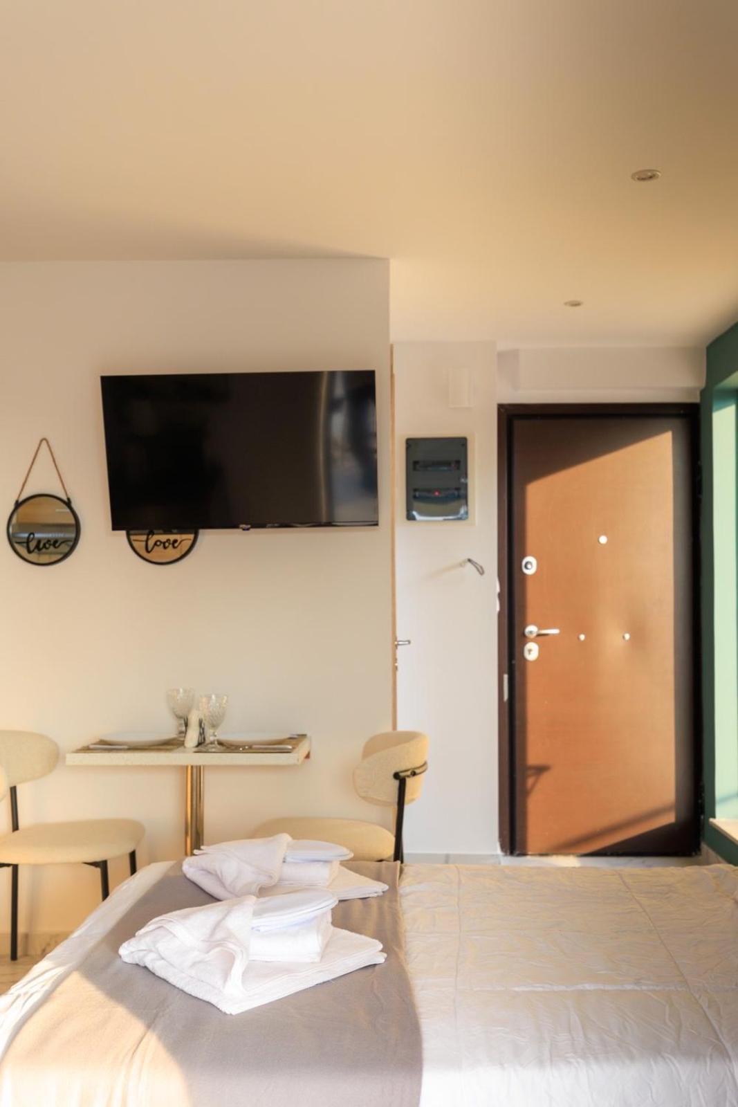 Aiolos Super Lux Suite Jucuzzi Nea Smyrni Centre 아테네 외부 사진